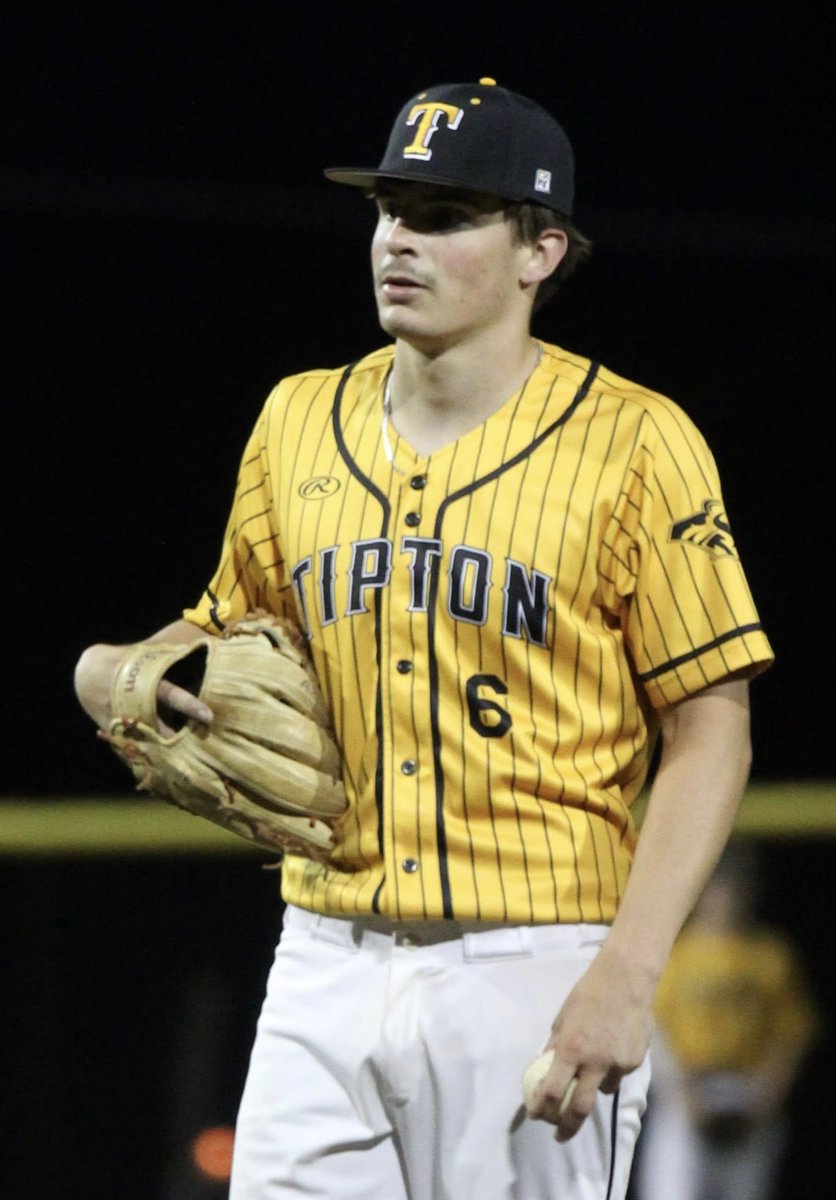 TiptonBaseball's tweet image. Varsity got a split Monday vs always tough Mid-Prairie in two pitching duels. Tigers get 1st one 3-2 but drop G2 1-3 despite a 6th inning lead. Teams will play again Thursday  at Crawford Field. Shoutout to our 3 pitchers (Jett, Garret, Braydon) who kept us in it to the end.