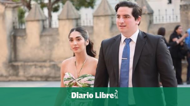 DiarioLibre's tweet photo. 👀 | #LasCincoMásLeídasDL | ¿Quién es Ahmed Hasbun, el novio de Graciela Abinader que comienza a llamar la atención del público?

🔗https://t.co/MWHSniAzGU

#DiarioLibre #Noticias #Abinader #Hasbun https://t.co/LwRW59nI6I