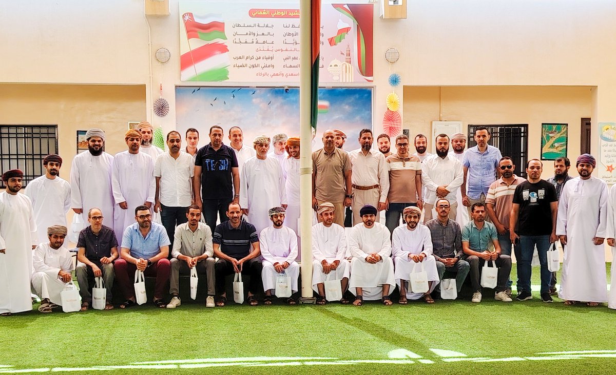 مع ختام هذا العام الدراسي كل الشكر والتقدير لمعلمينا الكرام فأنتم منارات الهدى ولكم منا كل الاحترام، بوركت جهودكم ودام عطاؤكم ،بكم تزدهر العقول وتبنى الأجيال.
#فعاليات_تعليمية_مسقط
#مدارسنا_مستقبل_واعد
#شكرا_معلمي