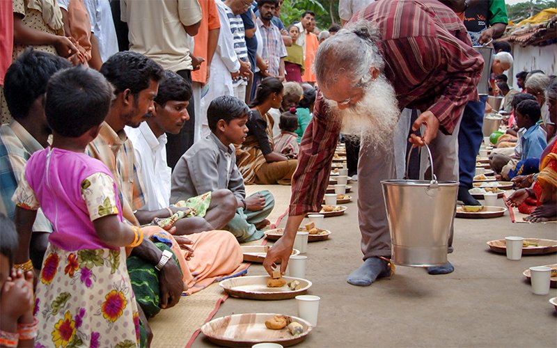 SadhguruJV's tweet photo. When every activity you perform becomes an offering, then Karma cannot bind you. #SadhguruQuotes https://t.co/xQ9YBAylsu