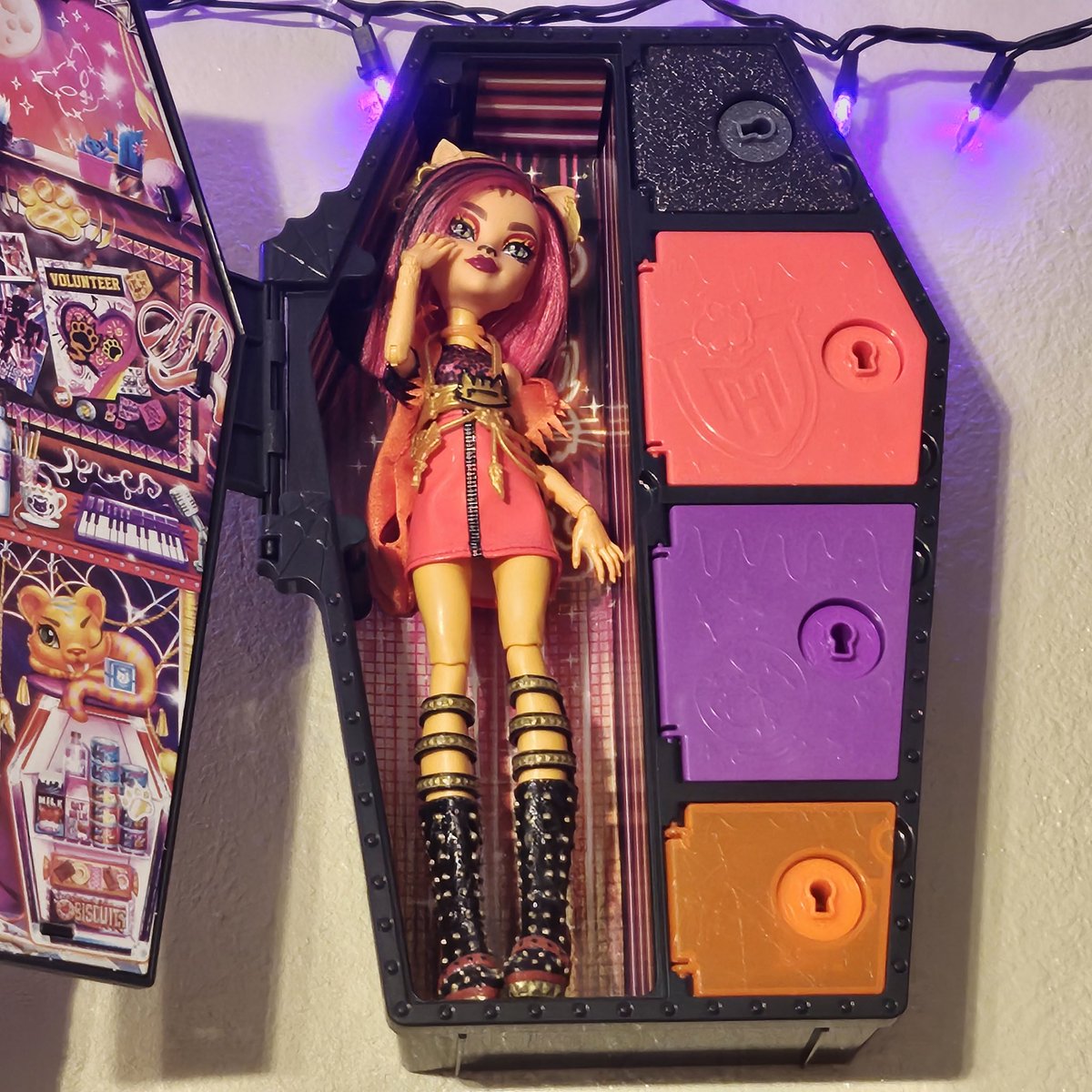 Bringbobs's tweet photo. @pubbymelon @trinityxanthony sorry I forgot I had SS3 toralei but here she is! https://t.co/83D8DqXT9R