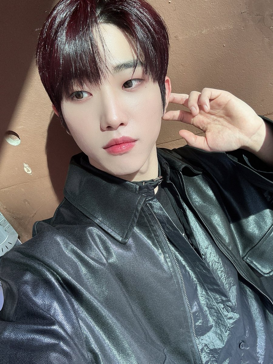 Hoy es el #𝐕I𝑆IŌN𝔄RIESʼ𝟓t𝚑𝐂B y me puse el outfit ideal para la ocasión y disfrutar con todo de #𝑙ike·aː𓊈𝔭𝚑a͟𝚗to͞m𓊉 en vivo para disfrutar de tanta energía y talento de estos chicos de @visionsiten !

変化’𝓈 ⊹ 𝐥e𝕒𝚍er, ⁦#𝕚t𝑧𝐚n⁩