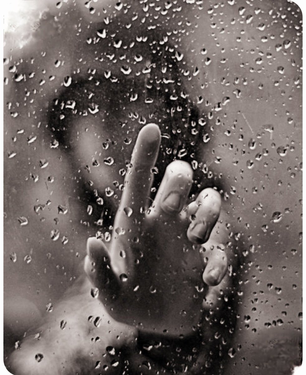 تو مرجانی
تو درجانی
تو مروارید غلتانی
اگرقلبم صدف باشد
میان آن تو پنهانی

صبح بهاری تون بخیر 🥰