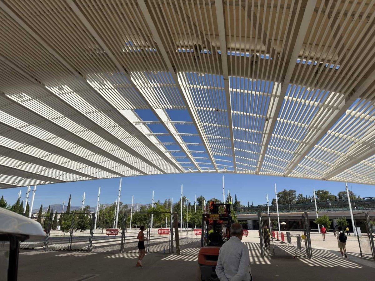 Arreglando y revisando parte de las instalaciones diseñadas por  Calatrava  <a href="/S_Calatrava/">Santiago Calatrava</a> del complejo olimpico OAKA de Atenas #Grecia, gracias al empeño de <a href="/Kchalioris/">Kon/nos Chalioris</a>. Una magnífica noticia. <a href="/CrisPlateroP/">CrisPlateroP 🇪🇸</a>