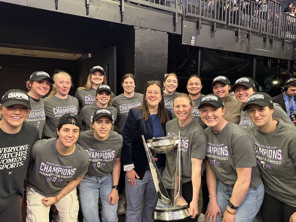 First stop for our  back-to-back PWHL Champs!! Thanks for letting us celebrate you tonight <a href="/PWHL_Minnesota/">x - Minnesota Frost</a> ! #VictoryTour #MinnesotaLynx