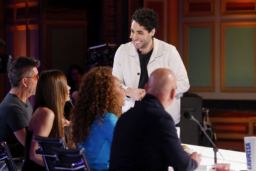 Definitely one of the best of the night! <a href="/ZakMirz/">Zak Mirz</a> had great storytelling and I’m excited to see where this goes next! Potential to be a finalist IMO! #AGT