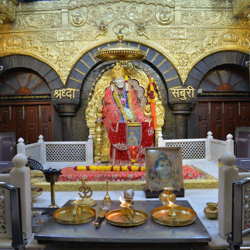 साईबाबा संस्थान मध्ये कॅश काउंटिंग च्या दरम्यान पैसे चोरण्याचा प्रयत्न, तात्काळ गुन्हे दाखल न करता प्रकरण दडपण्यासाठी धावपळ,संरक्षण अधिकारी व मुख्य कार्यकारी अधिकारी यांची भूमिका संशयास्पद ग्रामस्थांमध्ये, साईभक्तांमध्ये चर्चेला उधान <a href="/CMOMaharashtra/">CMO Maharashtra</a> <a href="/Dev_Fadnavis/">Devendra Fadnavis</a> <a href="/SSSTShirdi/">Shree Saibaba Sansthan Trust Shirdi</a>