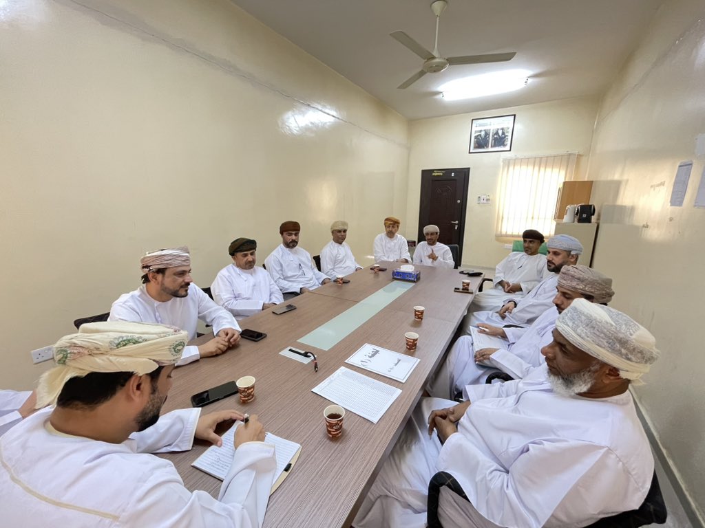 اجتماع لجنة إدارة الامتحانات برئاسة مدير المدرسة وبحضور اعضاء اللجنة لمناقشة ضوابط تنفيذ الامتحانات النهائية،و تهيئة كافة الجوانب الداعمة  لنجاح الامتحاتات النهائية للطلبة .

#فعاليات_تعليمية_شمال_الباطنة