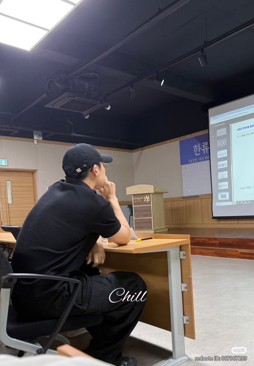 ik0ntv's tweet photo. imaging having class with him oh i'd be down baddd https://t.co/1R9vXP1A0n