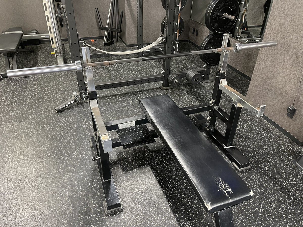 突然ですがこちらのベンチプレス台を売りたいと思います😀引取り限定