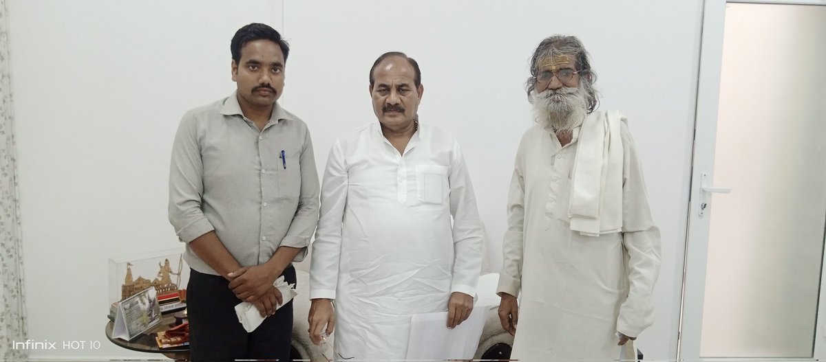 उत्तर प्रदेश के कैबिनेट मंत्री/ जेल एवं कारागार मंत्री दारा सिंह चौहान जी भेंट एवं वार्ता की एवं ज्ञापन सौंपा।