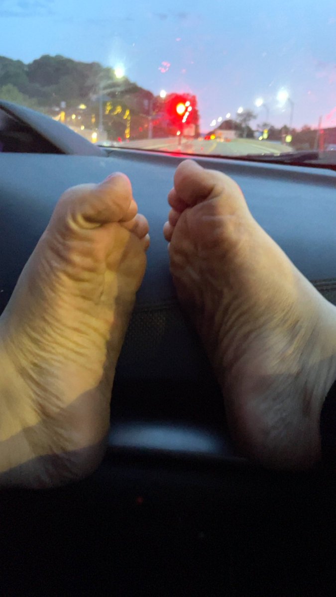 WToes7765's tweet photo. Having a sale, 25% off everything for the next 24 hours, DM me for my menu ☺️🙄 https://t.co/1OTmbueXCj