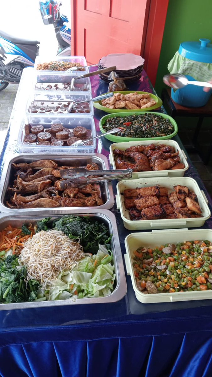 mantanKW1's tweet photo. terserah dunia dan seisinya mau ngapain aja aku mau makan teruss tidurrrr. https://t.co/hxDv8eGKFR