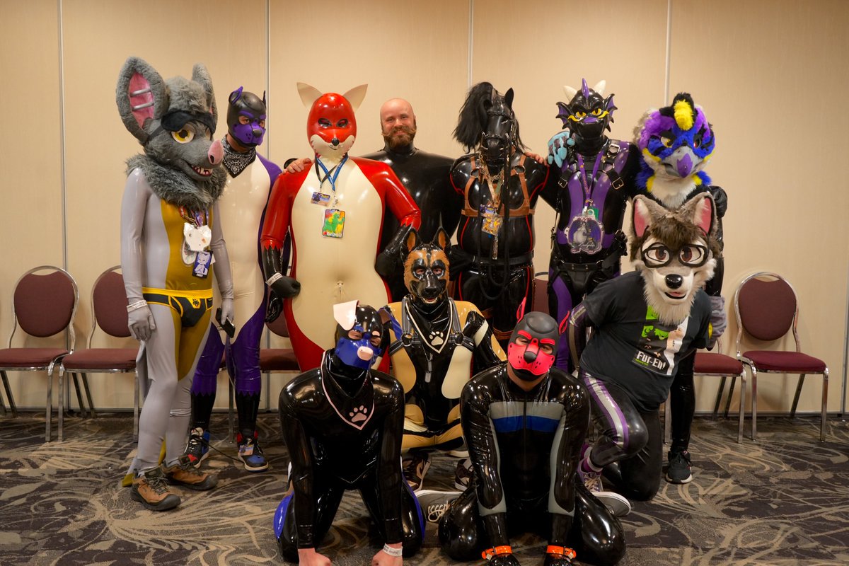 NullieTimber's tweet image. I did some latex photoshoot at #CalFurry including @DoggoTiberius, @InflatableShade, @ZaelgolinAD, @FrottingDeerAD, @Broncopup55, @Zepharus_birb, and more squeaky friends. Feel free to tag others.