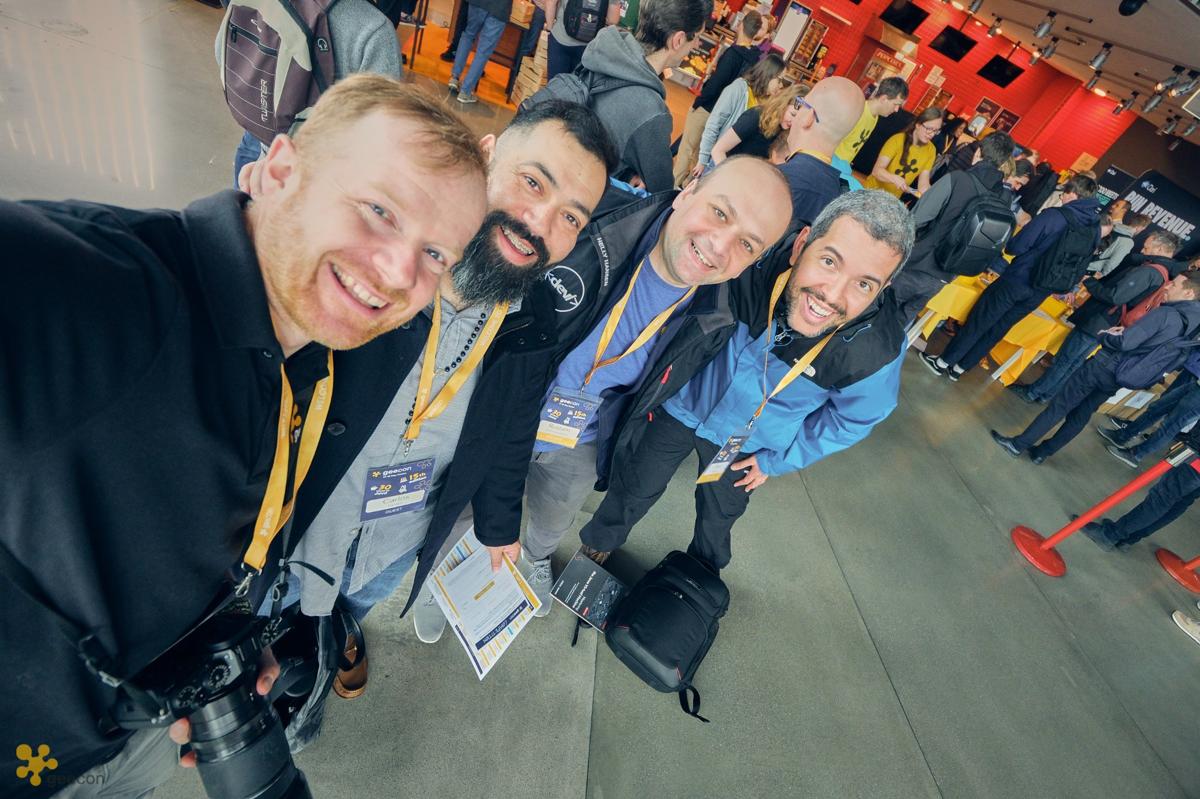 otaviojava's tweet photo. Just wrapped a week-long Euro Dev Tour!
Spoke at 🇵🇱 GeeCON + 🇧🇬 JPrime, visited 🇩🇪 Germany & 🇷🇸 Serbia.
Talked Java Enterprise, Jakarta EE, DDD & Architecture.
Grateful for the devs I met—
dziękuję, благодаря, hvala, danke, obrigado! 💙
#Java #JakartaEE #DDD #GeeCON #JPrime https://t.co/tStnYoLSz9