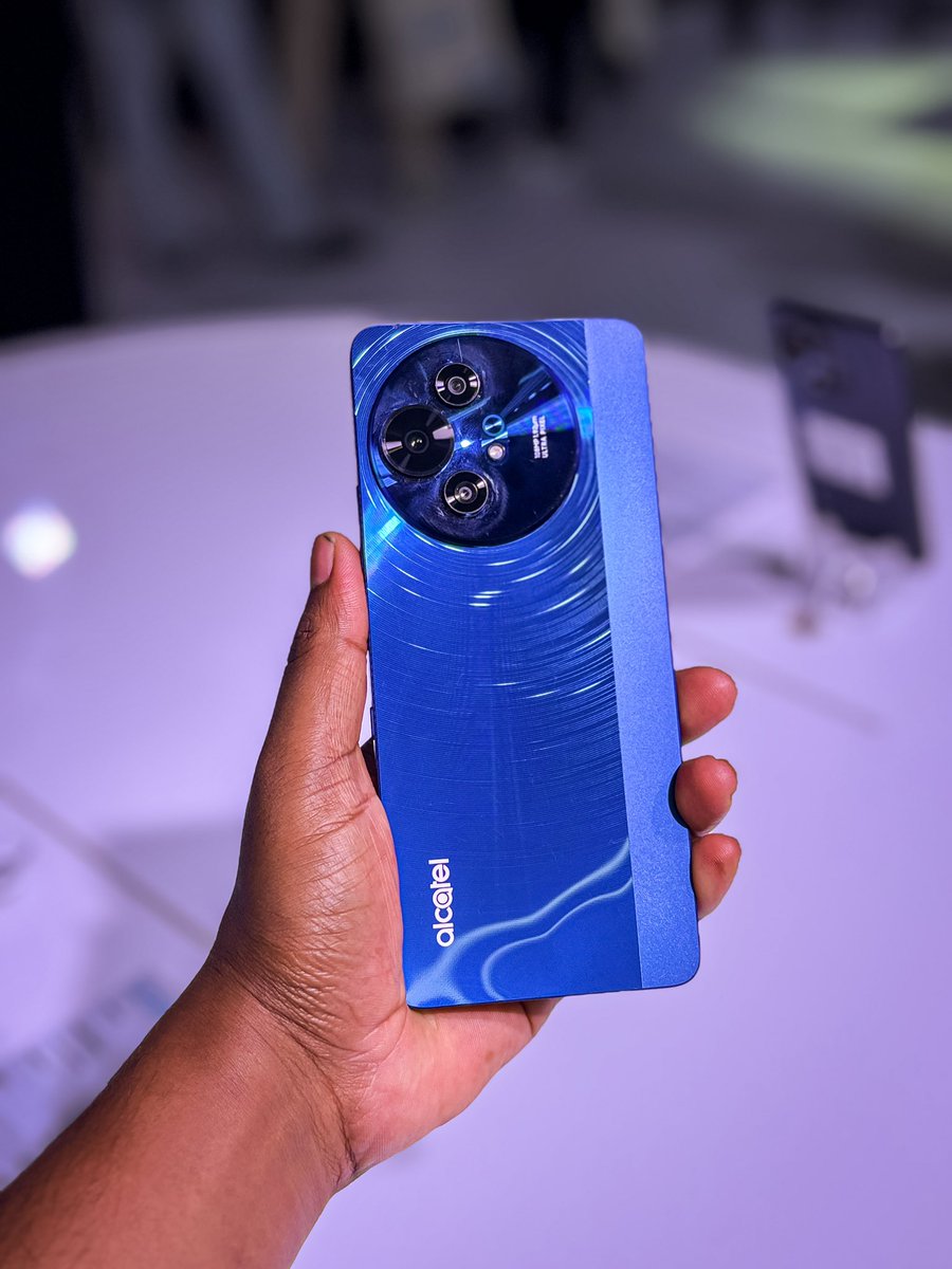 LoserAnant's tweet image. Alcatel V3 Series launched in India 🇮🇳 
Starting at ₹12,999, available on @Flipkart from June 2. Excited to see them in action! 

#Alcatel #AlcatelV3Series #AlcatelV3Series5G