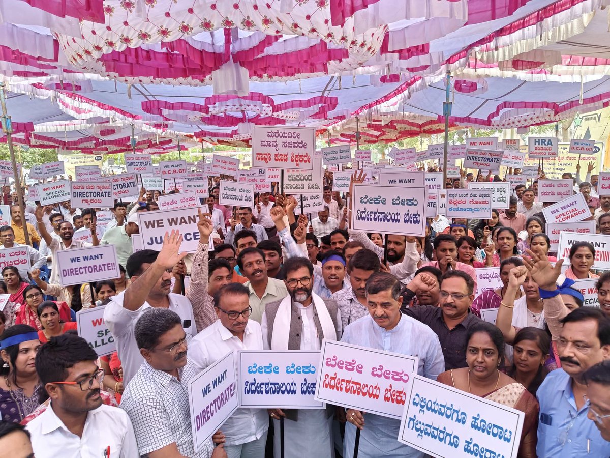 kotresh_9's tweet photo. ಸಂವಿಧಾನಾತ್ಮಕ.   ಸತ್ಯಾಗ್ರಹ   3ನೇ ದಿನ ಮುಂದುವರಿಕೆ...ಸ್ವತಂತ್ರ ಉದ್ಯಾನವನ ಬೆಂಗಳೂರು 💐💐 https://t.co/SpAN6Dfewd