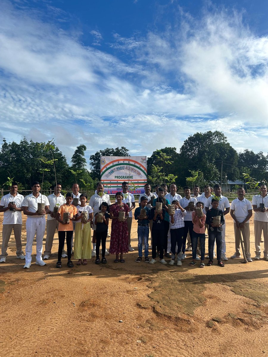 crpf140bn's tweet photo. Today Tree plantation drive organised by E/140 Bn., CRPF, at location Uptakhali, Panisagar, North Tripura.🌳🌿🌲
#treeplantation #EnvironmentalProtection
#treeplantationdrawing
#planting_tree
#worldenvironmentday https://t.co/U3MnHSRZI0