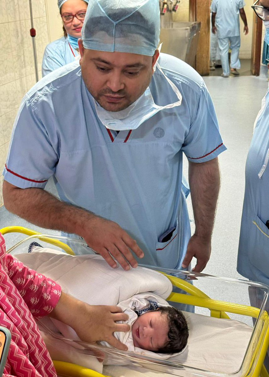 omprakash_anu's tweet image. मुबारक हो यदमुल्लो, तुम्हारे नये मालिक का जन्म हुआ है, तुम्हारे नये पापा, शुभकामनाएं नहीं रुकनी चाहिए चप्लस लोग.  ..