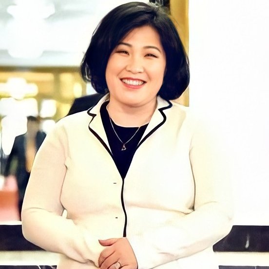 Оюун Эрдэнэ ЕС ын тухай бичихээр л хүний нөхөр булааж хүүхэд өнчрүүлсэн гээд худал гүтгэн доромжилсон жиргээчийн пост бүрийг кибер цагдаад гаргасан өргөдөлдөө нэмэж хавсарган өгч бгаа гэдгээ хэлье. Та нар хуулийн байгууллагад очиж тэр огт үндэслэлгүй гүтгэлэг ээ нотлоорой.