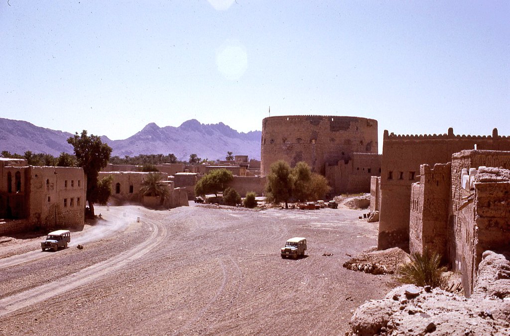 🌷اللهم اجعلنا في أيام شهر ذي الحجة من المتقيين بفضلك وكرمك، ونسألك اللهم أن تجعلنا من الفائزين برضاك في هذه الأيام المباركة.🌷
#اللهم_امين
#صباح_الخير
#تراثي_هويتي
#تاريخ_عمان
#تاريخ_عمان_فخر_واعتزاز
(نزوى 1973م)