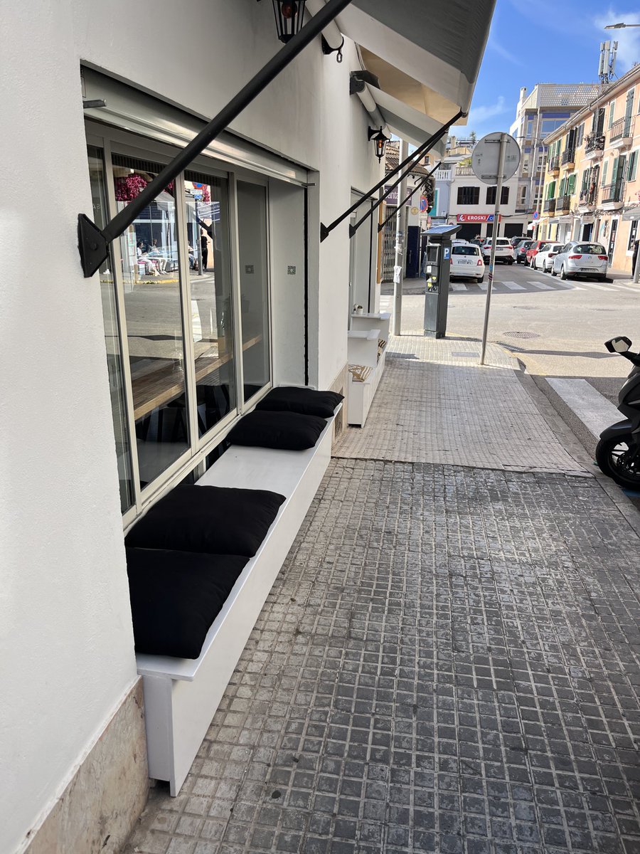 Són negocis que no coneixen els llimits entre el que es seu i el que no. Cap mirament per respectar el que es públic. Ho deuen fer així a Suècia?🤔 ⁦<a href="/ajuntpalma/">Ajuntament de Palma</a>⁩ ⁦<a href="/mercelestep/">Mercedes Celeste Palmero</a>⁩ ⁦<a href="/RayaTerrazas/">Terrazas a Raya</a>⁩ ⁦<a href="/VianantsMca/">Vianants Mallorca</a>⁩  ⁦<a href="/RestauracionMca/">RestauraciónMallorca CAEB</a>⁩ ⁦<a href="/aboneocio/">ABONE Asociación Balear de Ocio y Entretenimiento</a>⁩