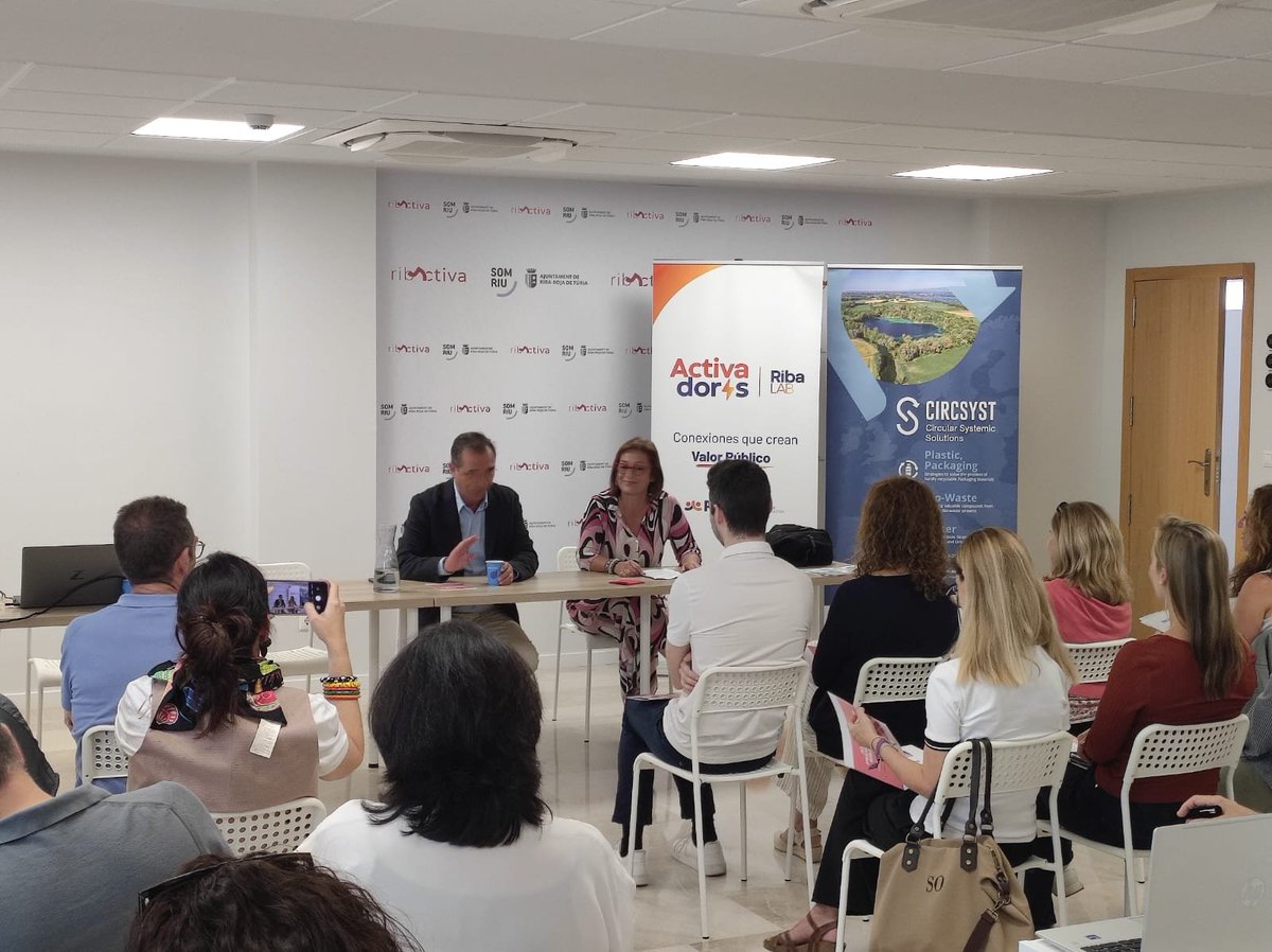 🙌🏼Hoy hemos estado presentes en la jornada de presentación de #RibaSandbox, un laboratorio urbano para experimentar soluciones innovadoras en Riba-roja de Túria.

¡Enhorabuena a todo el equipo técnico y político por apostar por una Riba-roja del Túria más inteligente y preparada!