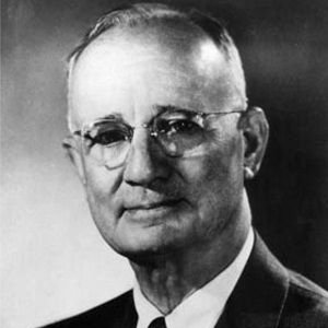 Napoleon Hill dijo una vez:

"Tu mente es el imán que atrae tu destino: piensa en grande, y lo imposible se hará realidad."

9 cosas que puedes aprender de

NAPOLEON HILL - EL HOMBRE QUE DOMINÓ LA MENTE SUBCONSCIENTE🧵