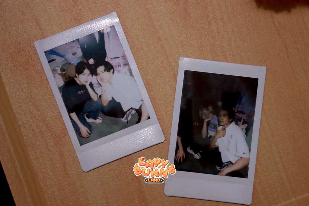 NetJJProject's tweet image. สิ่งนี้พี่คาปิลืมเอามาฝากทุกคน เป็นโพลารอยด์ที่พี่คาปิให้น้องๆไว้แบ่งกันคนละใบนะคะ 

ไม่รู้เหมือนกันว่าใครได้ใบไหนไป 😂

♡━━━━━━━━━━━━━━♡
・❥・ #CapyBunnyLand ・~・ #NETJJ  
・❥・ #netsiraphop ・~・ #jj_rcp