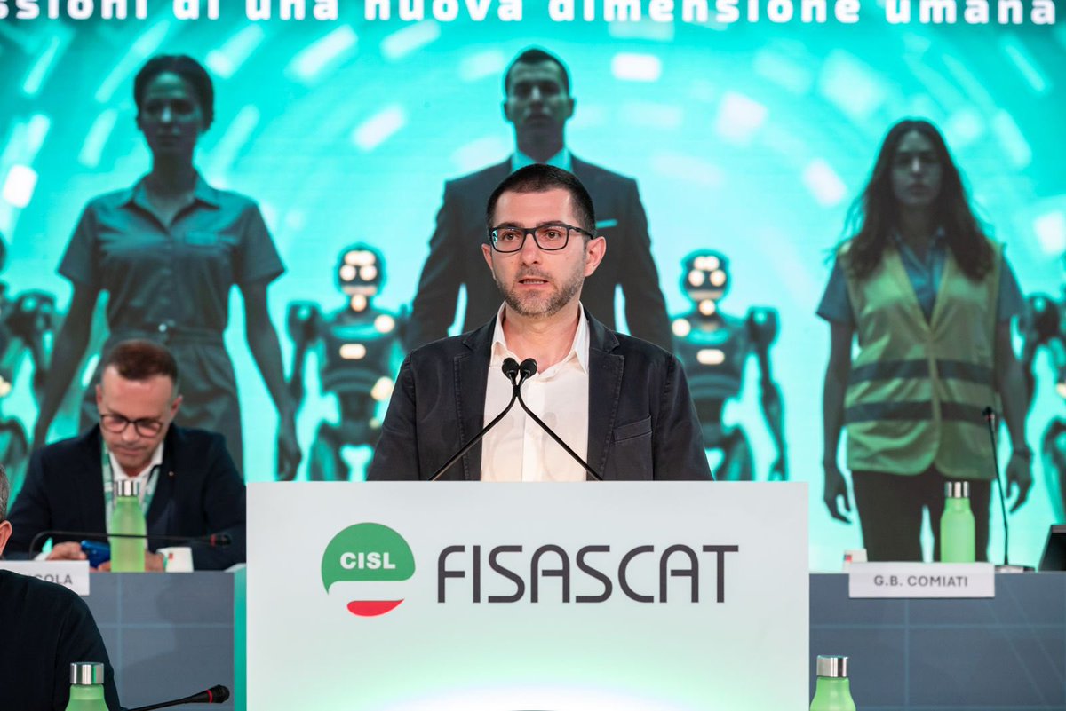 FisascatCisl75's tweet photo. 🟢 #28maggio Al #XXICongresso Nazionale #FisascatCisl la presentazione del #BilancioDiMissione 2022-24 a cura di #MicheleTempera, esperto in responsabilità sociale d’impresa:

✅ 28 tra #Contratti e #AEC sottoscritti e applicati a circa 6 mln di lavoratrici e lavoratori, con 17 #CCNL siglati solo nel 2024 (il 68% del totale)
✅ Incrementi salariali con un aumento medio superiore al 13% 
✅ 48 accordi di secondo livello firmati per circa 100.000 lavoratori, con migliorie sul piano economico e normativo 
✅ 125 procedure di licenziamento collettivo con la sottoscrizione di accordi su ricollocazione, incentivi all’esodo, ricorso ad ammortizzatori sociali e formazione volta al reimpiego 
✅ 90.000 lavoratori coinvolti dai cambi appalto nel settore dei servizi alle imprese, con accordi che hanno garantito la continuità degli istituti contrattuali nel 75% dei casi
✅ Promozione di progetti destinati al sostegno delle federazioni regionali e territoriali 
✅ 835 operatori sindacali formati 
✅ Sostegno alle organizzazioni non profit organiche a circuito confederale 
✅ Oltre 426.000 iscritti (+4,5% dal 2022 ad oggi), per il 62,5% donne 
✅ Oltre 65.000 giovani under 35 tra gli iscritti, pari al 15,3%
✅ Oltre 100.000 lavoratrici e lavoratori di nazionalità straniera, pari al 23,5% degli iscritti