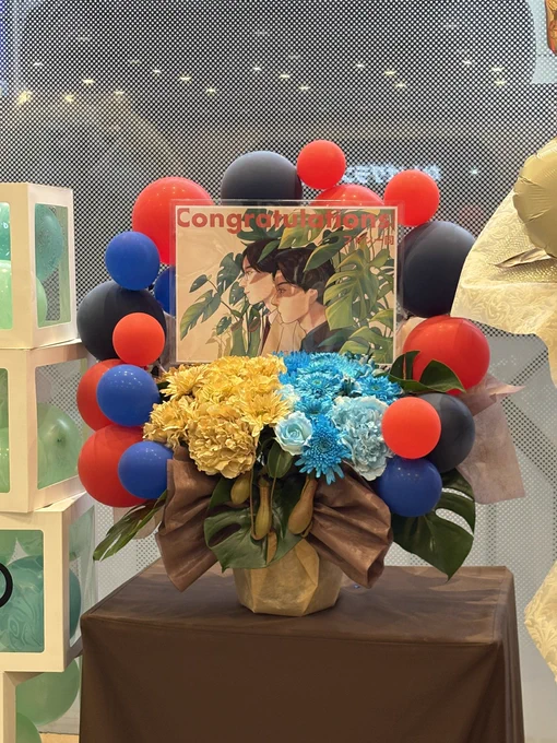 参加させていただいた人生初のフラスタ、イラスト描かせて頂きました!!この下のウツボカズラ、生花なんですよ…すごすぎありがとうございます! 