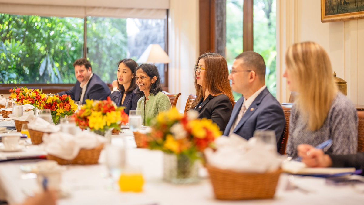 🇦🇺 is deepening its economic partnership with the Philippines. 

I hosted a roundtable with our Business Champion and 🇵🇭 officials to boost trade &amp; investment. We're making strong gains in agrifood, education and the green economy—and we’re ready to go bigger in tech and defence.