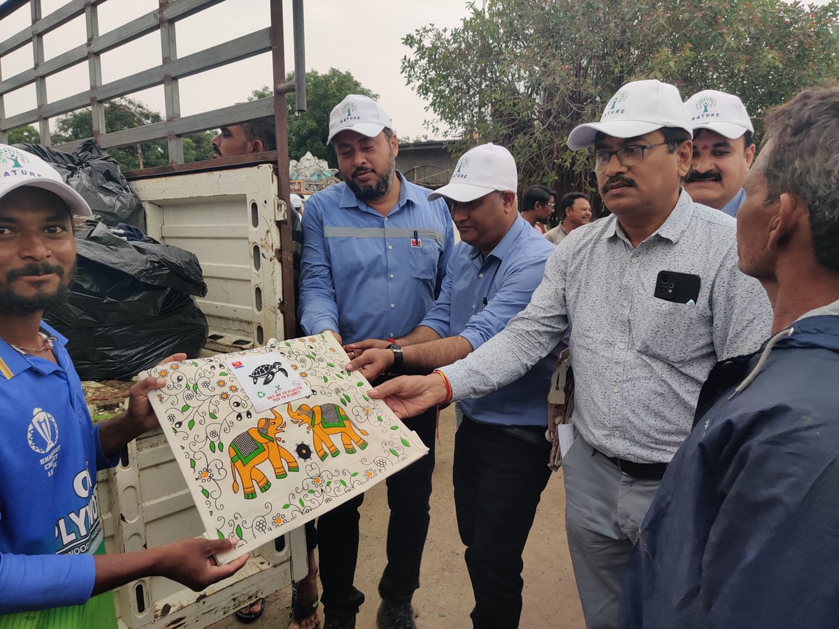 DDNewsGujarati's tweet photo. 'વિશ્વ પર્યાવરણ દિવસ'ની ઉજવણી નિમિત્તે પ્લાસ્ટિક મુક્ત પર્યાવરણ તરફ રાજ્યની વિશેષ પહેલ
રાજ્યભરમાંથી અત્યાર સુધીમાં 5.70 લાખ કિલો પ્લાસ્ટિક કચરો એકત્રિત કરાયો
#worldenvironmentday2025 #plasticfreeindia #polutionfreeindia @GPCB_HO https://t.co/BSyO4q0lam