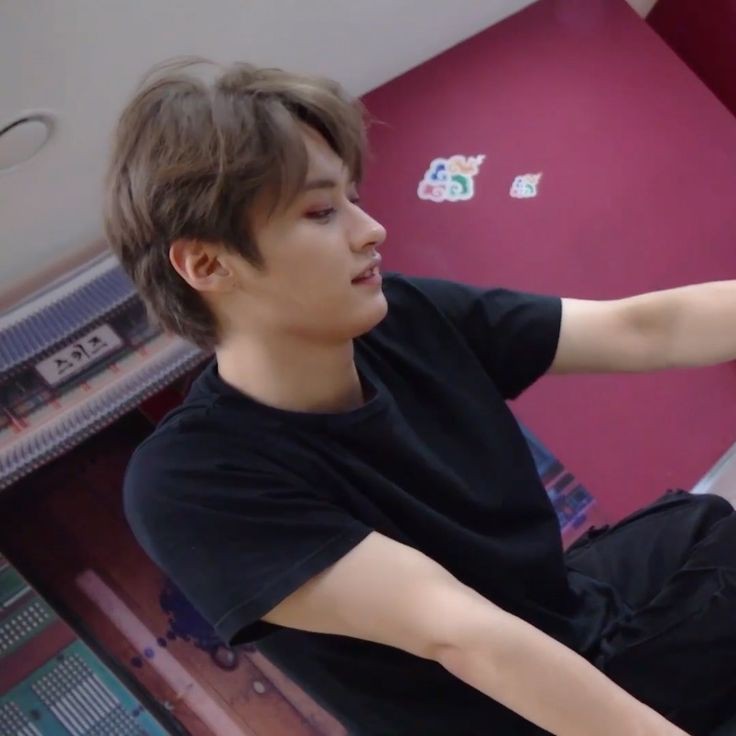 llinoringg's tweet image. he's so boyfriend