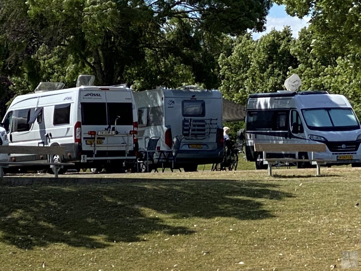 KampeerMagazine's tweet image. Kampeerwagens zijn namelijk zó populair dat momenteel ruim 80% van de stallingen volgeboekt is. camper of caravan #campers #caravans #stalling #stallingen #kampeermagazine kampeermagazine.nl/let-op-bij-aan…