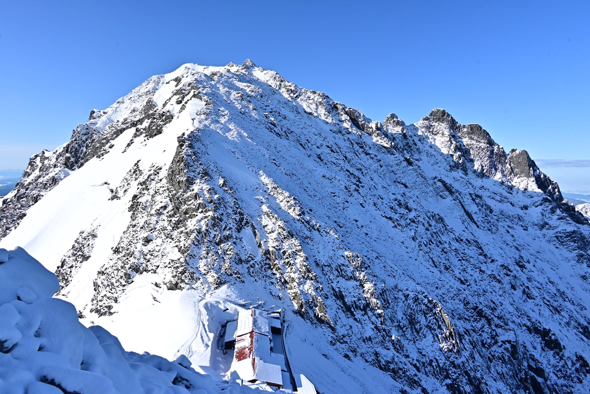 レア☘️ 穂高岳山荘 中部山岳国立公園　奥穂高岳3190m　大判ハンカチ バンダナ レア☘️ 穂高岳山荘 中部山岳国立公園 奥穂高岳3190m 大判