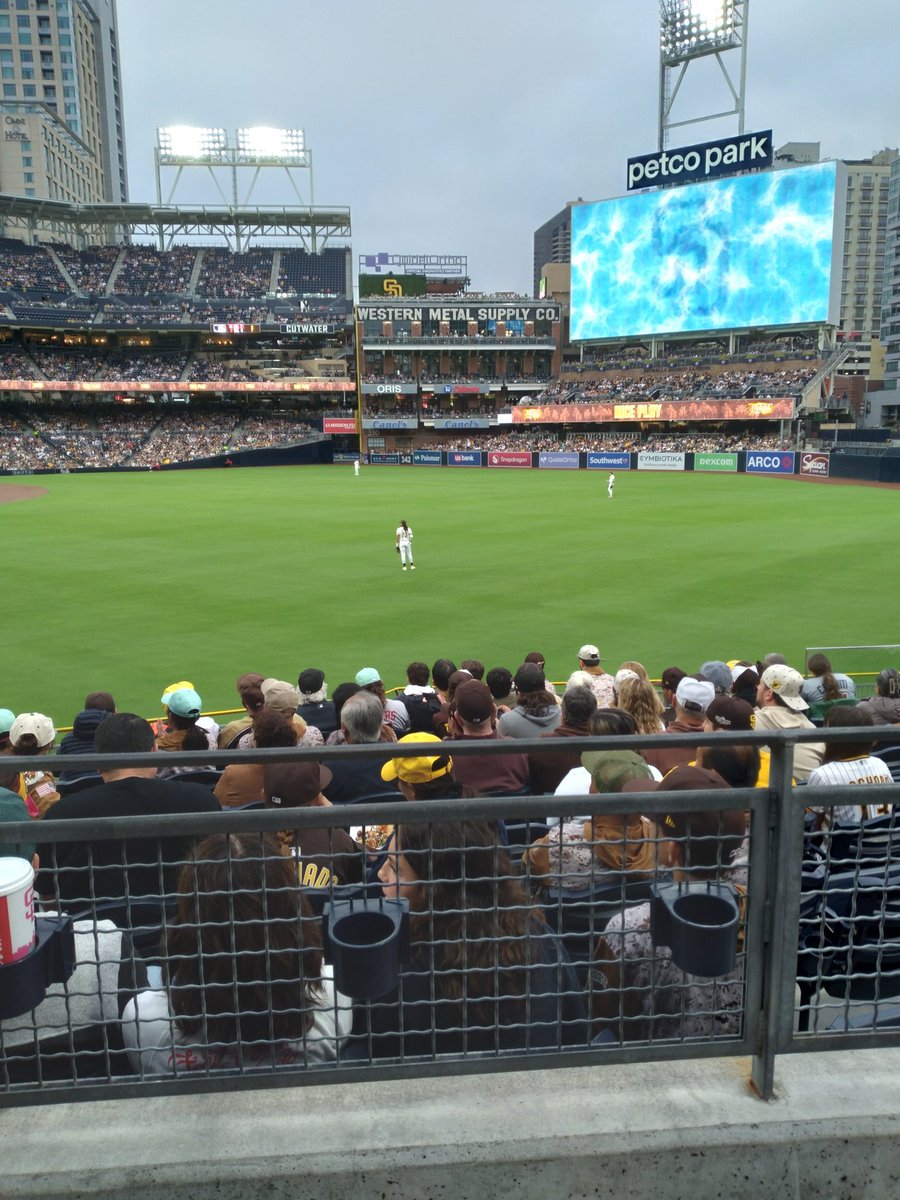 Nerdstradamus98's tweet image. Both to my section!
#ObstructedView  still good tho!