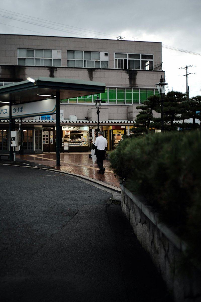 supattrab9's tweet photo. 新Fujifilm X-Pro4、手に取って感動!😍📸 写真家の夢を叶えるカメラって感じがする。動画も綺麗だし、使いやすさも抜群✨ まだ撮影した写真はたくさん処理中だけど、早くみんなに見せたいな😊
#fujifilm #xpro4 #カメラマンさんと繋がりたい https://t.co/BxByuCKNnJ