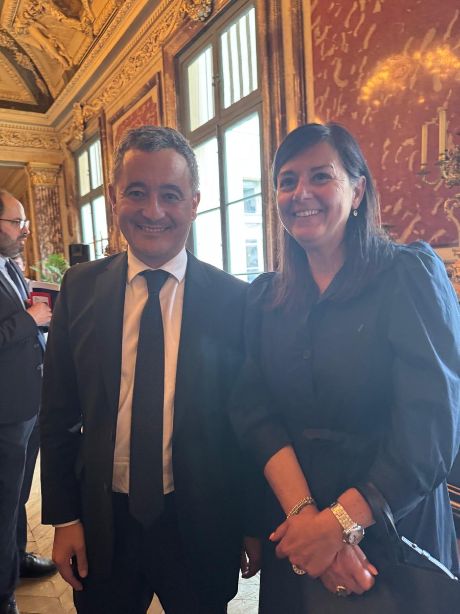 Conseil National des Greffiers des TC (@cng_tc) on Twitter photo Unis pour l'égalité dans les métiers du droit ! 🤝
Les greffiers des tribunaux de commerce et des tribunaux des activités économiques signent avec <a href="/Notaires_CSN/">Notaires de France</a>, <a href="/avoca_ssation/">Avocats aux conseils</a> et <a href="/CNCJ_France/">Chambre nationale des commissaires de justice</a> une charte en faveur de l'égalité professionnelle — en présence de <a href="/GDarmanin/">Gérald DARMANIN</a>. Unis pour l'égalité dans les métiers du droit ! 🤝
Les greffiers des tribunaux de commerce et des tribunaux des activités économiques signent avec <a href="/Notaires_CSN/">Notaires de France</a>, <a href="/avoca_ssation/">Avocats aux conseils</a> et <a href="/CNCJ_France/">Chambre nationale des commissaires de justice</a> une charte en faveur de l'égalité professionnelle — en présence de <a href="/GDarmanin/">Gérald DARMANIN</a>.