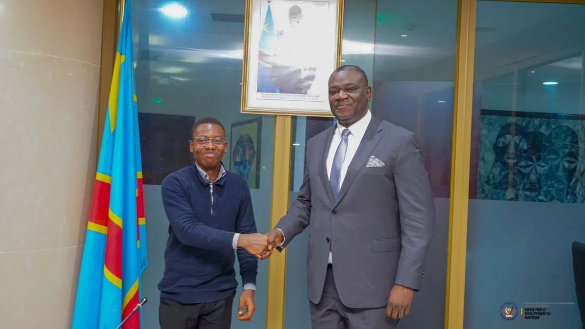 Le Ministre des PTN, SEM Augustin Kibasa Maliba, a reçu M. Clever Menji Nbuyi, lauréat du "Challenge Startup Bassin du Congo", ce lundi 26 mai 2025. Une rencontre qui souligne l'engagement de la RDC pour l'innovation et l'entrepreneuriat ! #Innovation #Entrepreneuriat #ADN
