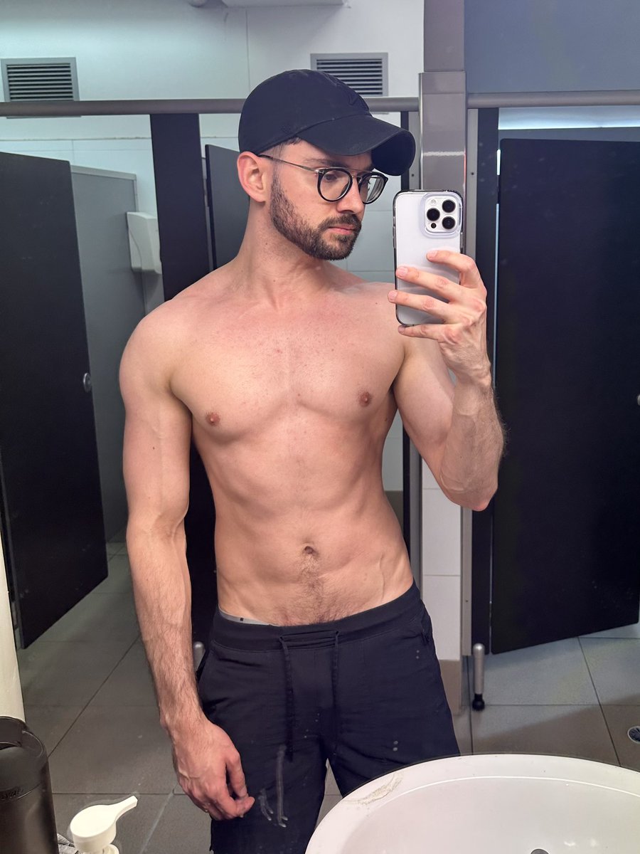 Jubbb's tweet image. Is anyone left here