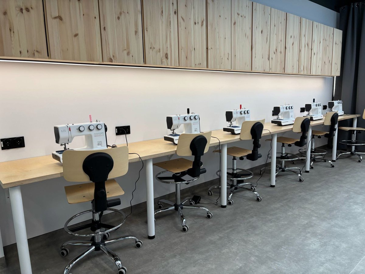 MiastoUrsynow's tweet image. #FabLab Ursynów przy #Dembowskiego 1 dziś od 14 do 20 dzień otwarty, w środku pracownie: stolarska, krawiecka, elektroniczna i multimedialna... via @RobertKempa75 facebook.com/share/p/1AT3ry…