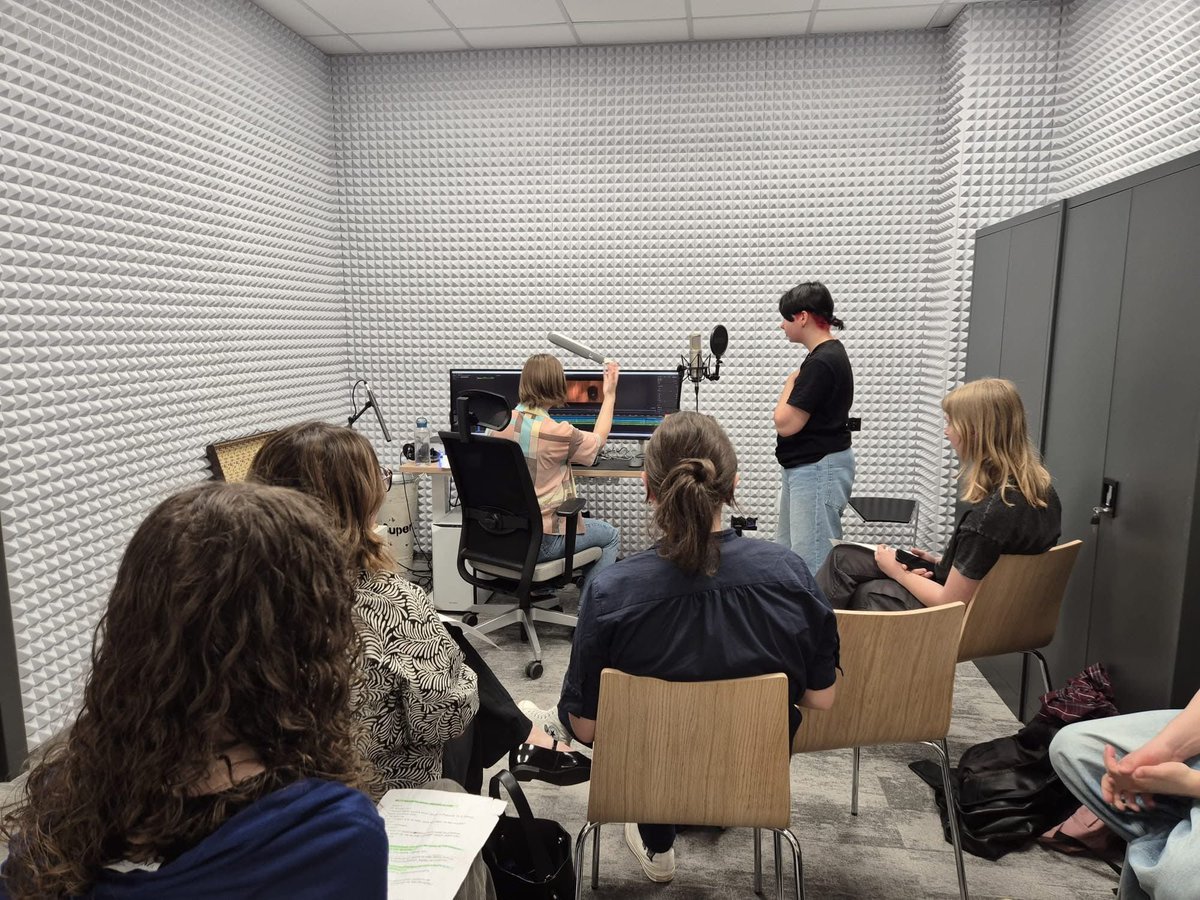 MiastoUrsynow's tweet image. #FabLab Ursynów przy #Dembowskiego 1 dziś od 14 do 20 dzień otwarty, w środku pracownie: stolarska, krawiecka, elektroniczna i multimedialna... via @RobertKempa75 facebook.com/share/p/1AT3ry…