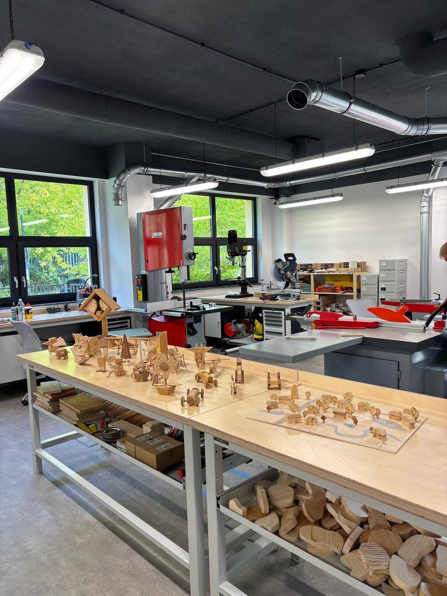 MiastoUrsynow's tweet image. #FabLab Ursynów przy #Dembowskiego 1 dziś od 14 do 20 dzień otwarty, w środku pracownie: stolarska, krawiecka, elektroniczna i multimedialna... via @RobertKempa75 facebook.com/share/p/1AT3ry…