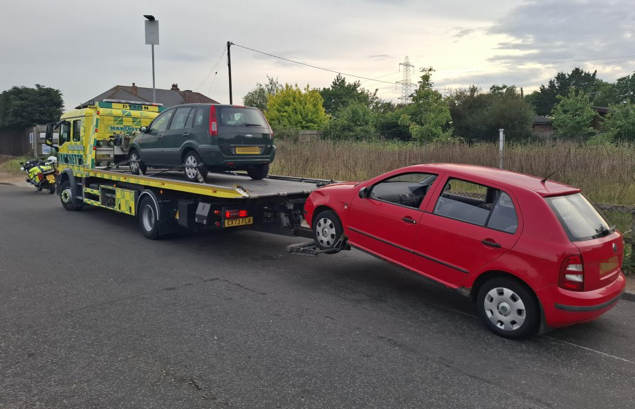 NSRAPT's tweet image. The Road Casualty Reduction Team seized both of these cars within 5 minutes of each other.
Both had no insurance, one had no MOT and 7 of the occupants thought they didn't to wear a seatbelt. It takes seconds and can save your life, it really is a no brainer 🙄