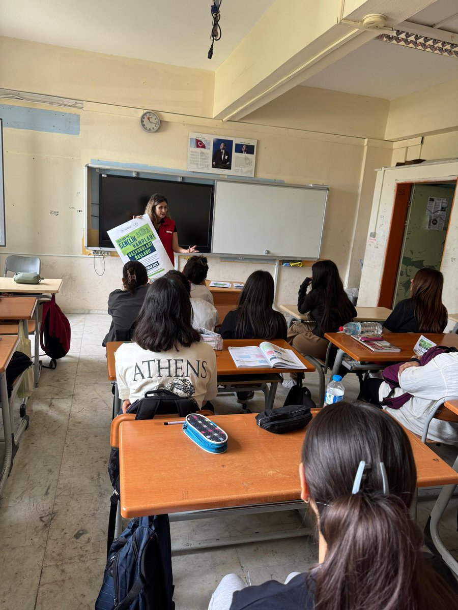 GSB_NazilliGM's tweet photo. Nahit Menteşe Kız Mesleki ve teknik Anadolu lisesi'ni ziyaret ederek 2025 Gsb Yaz Gençlik Kamplarının tanıtımını gerçekleştirdik. ⭐🍀😊 https://t.co/E7bdVtk1D6