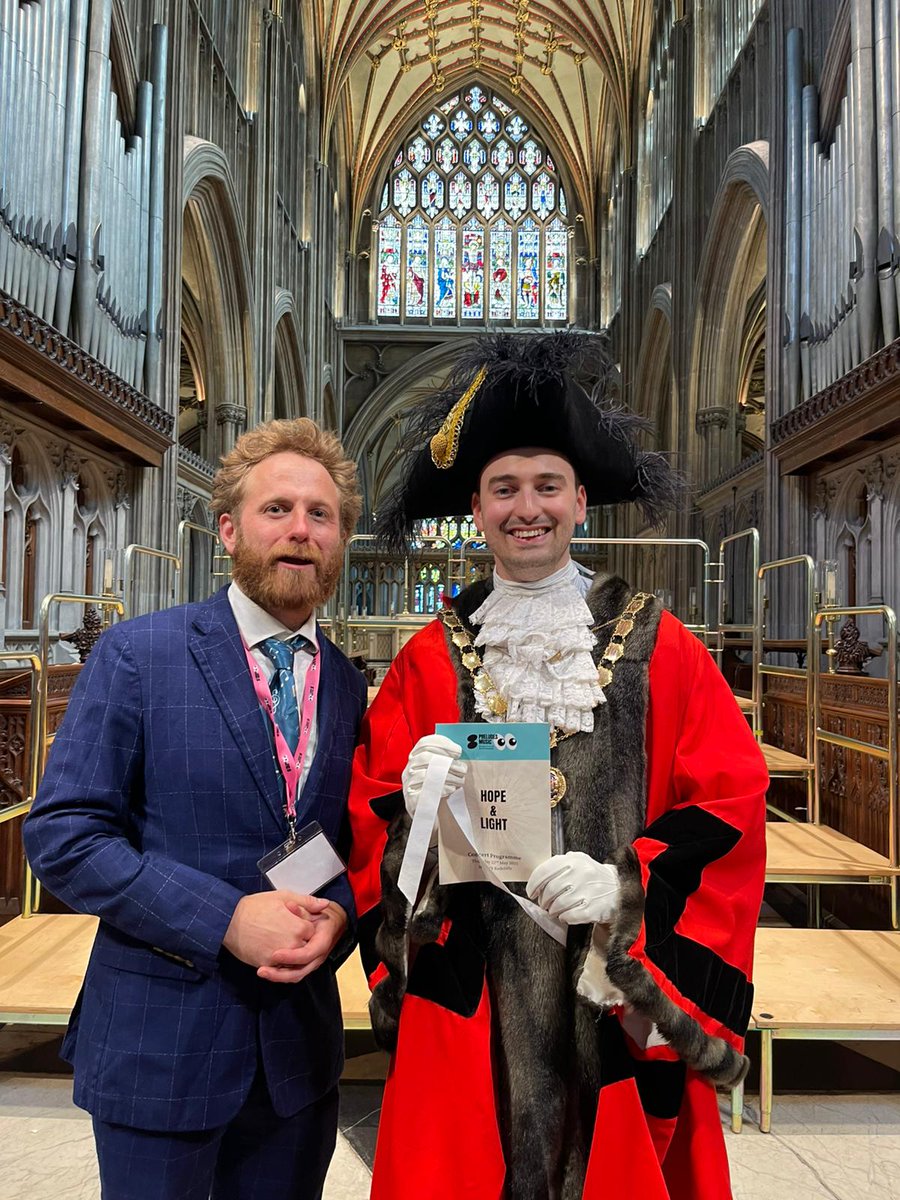 brislordmayor's tweet image. My theme as Lord Mayor is celebrating Bristol's culture and arts🖼️
'Hope and Light' was the concept for the Annual Preludes Concert hosted by @BristolEnsemble @stmaryredcliffe 🎶
There were performances from over 300 children from all over Bristol's diverse communities 🥳