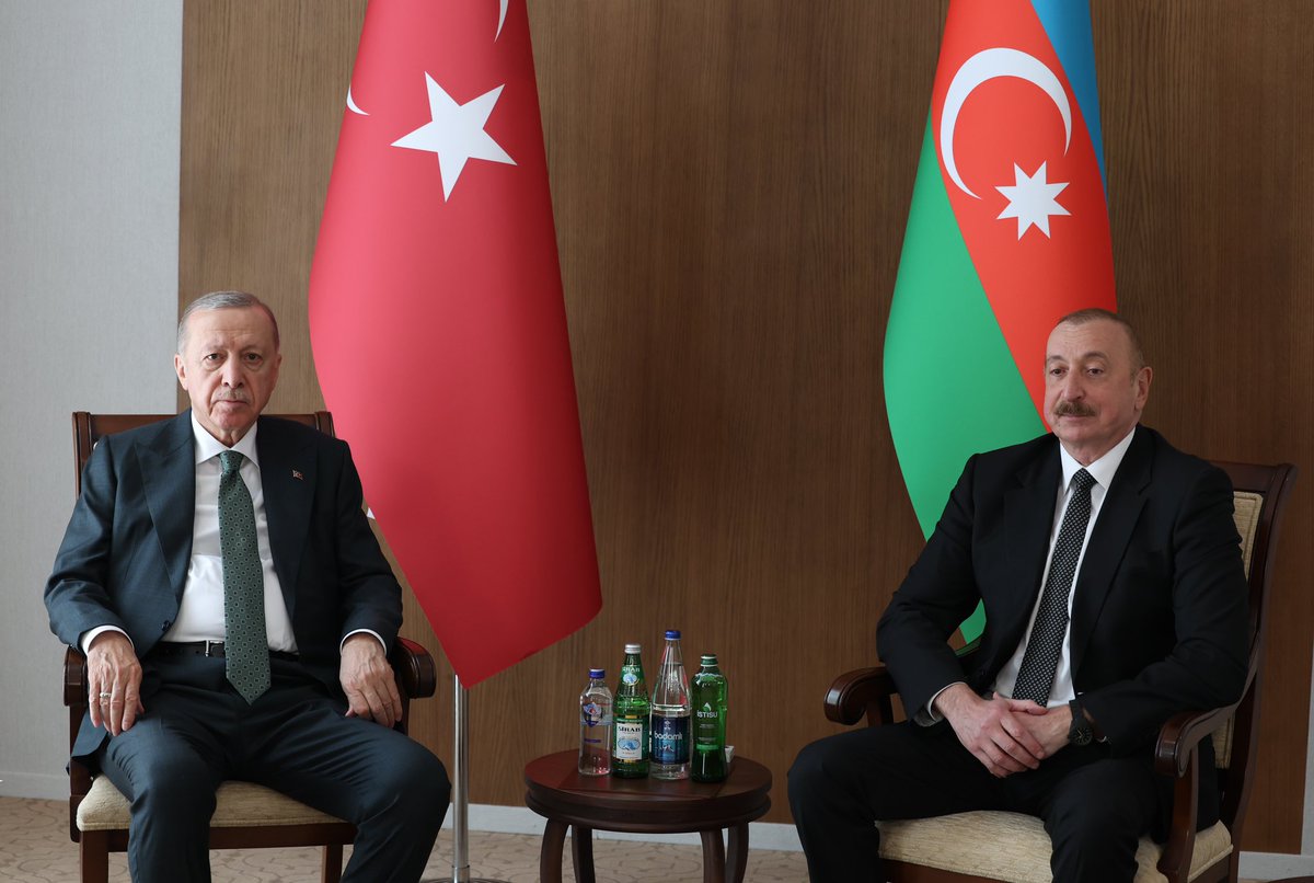 T.C. Cumhurbaşkanlığı (@tcbestepe) on Twitter photo Cumhurbaşkanımız <a href="/RTErdogan/">Recep Tayyip Erdoğan</a>, Azerbaycan Bağımsızlık Günü münasebetiyle bulunduğu Laçın şehrinde, Azerbaycan Cumhurbaşkanı İlham Aliyev ile bir araya geldi. Cumhurbaşkanımız <a href="/RTErdogan/">Recep Tayyip Erdoğan</a>, Azerbaycan Bağımsızlık Günü münasebetiyle bulunduğu Laçın şehrinde, Azerbaycan Cumhurbaşkanı İlham Aliyev ile bir araya geldi.