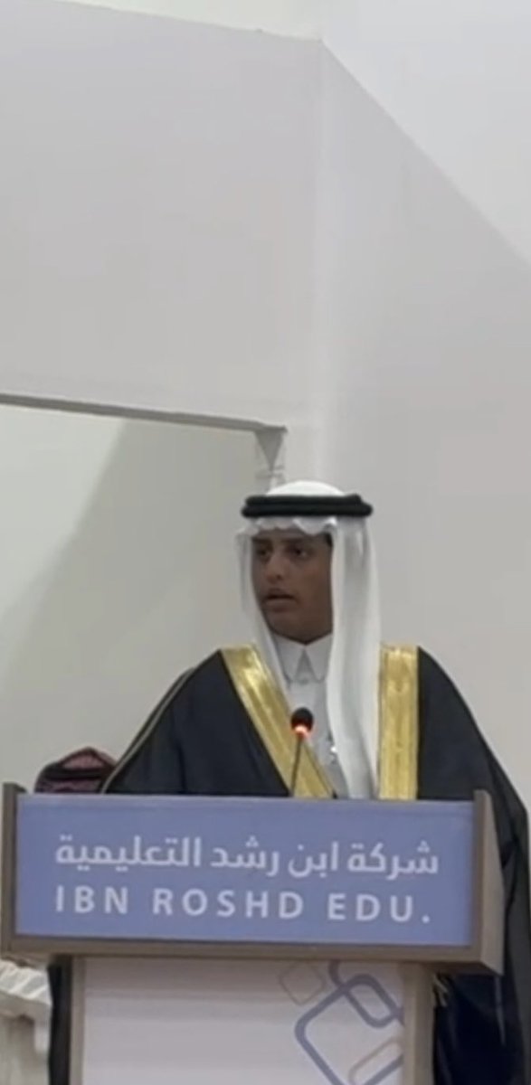 faisalxy241's tweet photo. 📚🎓الحمدلله الذي بنعمته تتم الصالحات. بفضل الله ثم بدعم أسرتي الكريمة ومعلميَّ الأعزاء،  اليوم اعلن بتخرجي من المرحلة المتوسطة في مدرسة شروق المعرفة النموذجية. هذه اللحظة التي طالما حلمت بها تمثل بداية طريقٍ جديدٍ نحو مستقبل مشرق بإذن الله.شكراً لكل من كان له يد في هذا الإنجاز. https://t.co/ymcjL0xSNg
