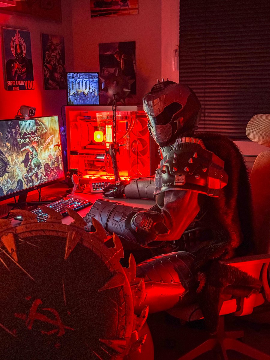 🩸 Quando passi la giornata a sterminare demoni... e la sera ti rilassi giocando a DOOM: The Dark Ages. ⚔️🔥
Essere lo Slayer non è solo un gioco.
È uno stato mentale.

🎮 Chi di voi si è mai spinto così oltre da diventare uno con il Doomguy?
